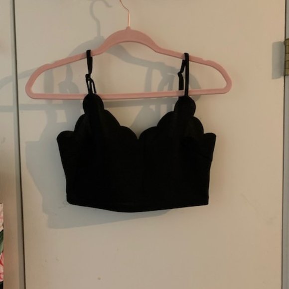 Black Scalloped Crop Top - Picture 1 of 3